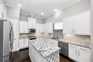 239 W 27th St, Houston, TX 77008 - Photo 5