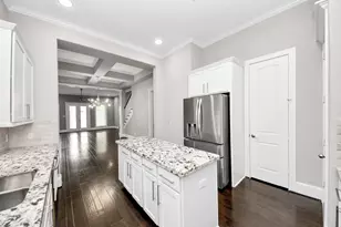239 W 27th St, Houston, TX 77008 - Photo 9