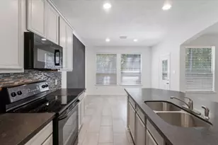 15 Benedict Canyon Loop, The Woodlands, TX 77382 - Photo 9