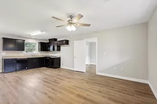 8670 Newfield Ln, Beaumont, TX 77707 - Photo 9