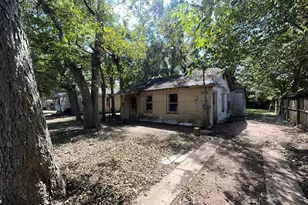 302 E Wayside Ave, Wharton, TX 77488 - Photo 3