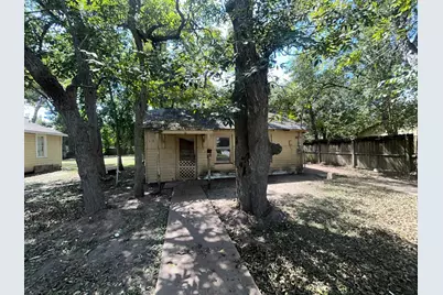 302 E Wayside Avenue, Wharton, TX 77488 - Photo 1