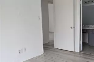 9350 Country Creek Dr, Houston, TX 77036 - Photo 9