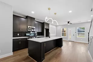 8121 Venus St, Houston, TX 77088 - Photo 5