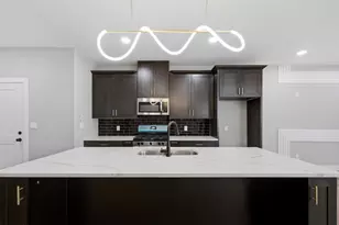 8121 Venus St, Houston, TX 77088 - Photo 9