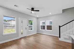 8121 Venus St, Houston, TX 77088 - Photo 11