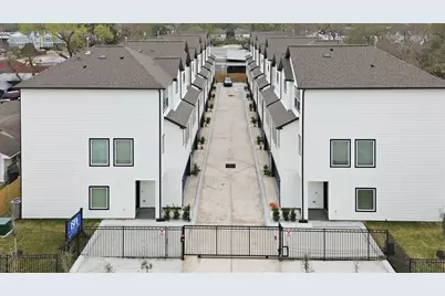 9403 Hammerly Boulevard #D, Houston, TX 77080 - Photo 3