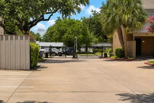 10811 Richmond Ave, Houston, TX 77042 - Photo 21