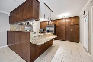 3630 Latma Dr, Houston, TX 77025 - Photo 7