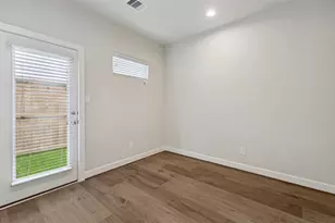 6304 Brighton Oaks Ln, Houston, TX 77008 - Photo 9