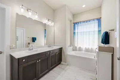 10255 Bayou Oaks Dr, Conroe, TX 77385 - Photo 17