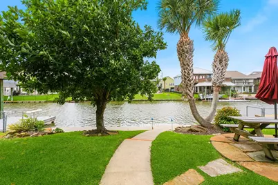 23 N Sandpiper Street, La Marque, TX 77568 - Photo 3