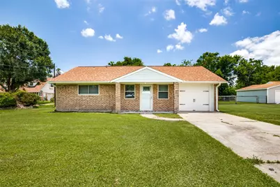 908 Redberry Hill Road, Baytown, TX 77521 - Photo 1