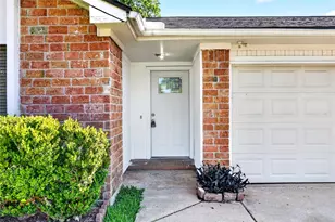 3031 Shawnee Dr, Sugar Land, TX 77479 - Photo 5