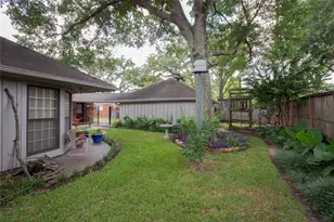 7918 Fairdale Ln, Houston, TX 77063 - Photo 5