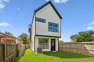 8027 Betty Boop St, Houston, TX 77028 - Photo 35
