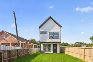 8027 Betty Boop St, Houston, TX 77028 - Photo 29