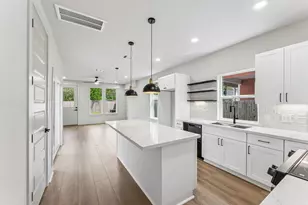 8027 Betty Boop St, Houston, TX 77028 - Photo 9