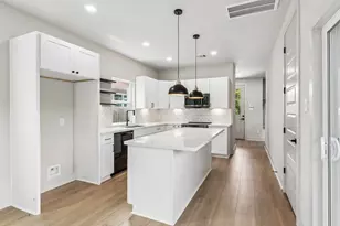 8027 Betty Boop St, Houston, TX 77028 - Photo 11