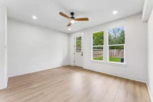 8027 Betty Boop St, Houston, TX 77028 - Photo 15