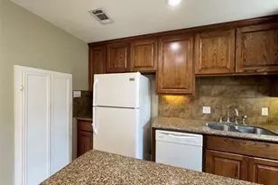 4719 Clay St, Houston, TX 77023 - Photo 9