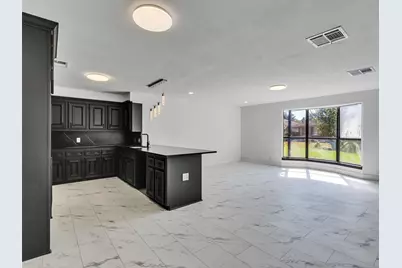 261 W Spreading Oak Drive, Houston, TX 77076 - Photo 9