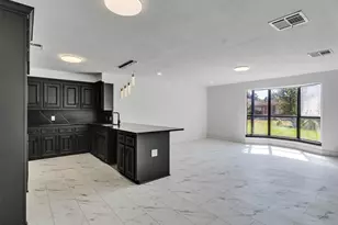 261 W Spreading Oak Dr, Houston, TX 77076 - Photo 9