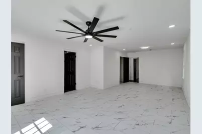 261 W Spreading Oak Drive, Houston, TX 77076 - Photo 23