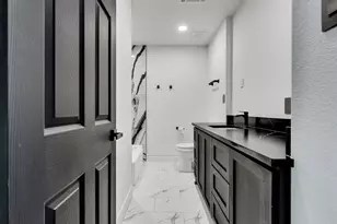 261 W Spreading Oak Dr, Houston, TX 77076 - Photo 17