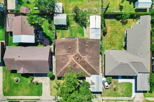 261 W Spreading Oak Dr, Houston, TX 77076 - Photo 29