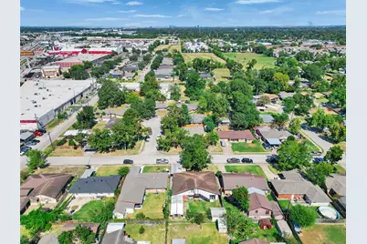 261 W Spreading Oak Drive, Houston, TX 77076 - Photo 31