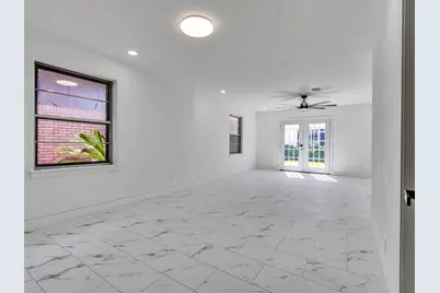 261 W Spreading Oak Drive, Houston, TX 77076 - Photo 21