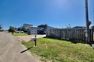 17 Kingfish Ln, Freeport, TX 77541 - Photo 1