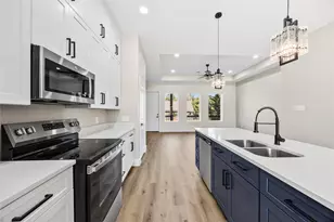 5949 Collingsworth St, Houston, TX 77026 - Photo 13