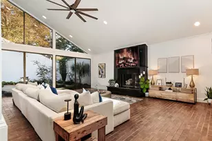 10 W Shady Ln, Houston, TX 77063 - Photo 9