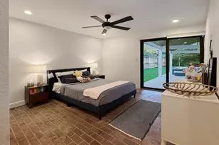 10 W Shady Ln, Houston, TX 77063 - Photo 37