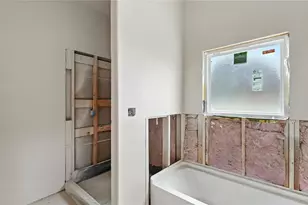 301 Live Oak St, Gonzales, TX 78629 - Photo 9