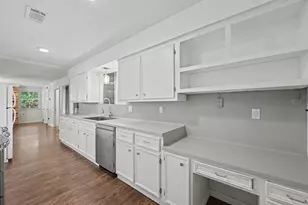 8 Hanover Ln, Panorama Village, TX 77304 - Photo 17