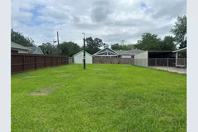 1400 Oak Street, Baytown, TX 77520 - Photo 1
