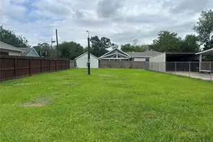1400 Oak St, Baytown, TX 77520 - Photo 1
