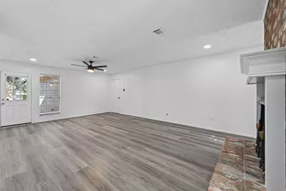 6038 Greenmont Drive, Houston, TX 77092 - Photo 15