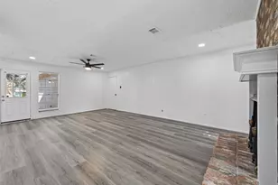 6038 Greenmont Dr, Houston, TX 77092 - Photo 15