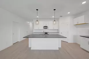 7811 Jasper Mdws Wy, Angleton, TX 77515 - Photo 3