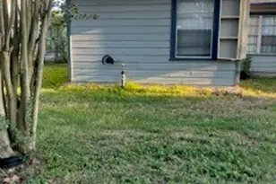 5862 Southurst St, Houston, TX 77033 - Photo 3