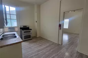 1910 Avenue N, Galveston, TX 77550 - Photo 3