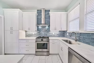 3519 Avenue R 1/2, Galveston, TX 77550 - Photo 13
