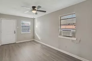 4720 Carmen St, Houston, TX 77033 - Photo 5