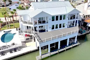 1614 Castaway St, Tiki Island, TX 77554 - Photo 3