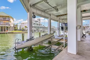 1614 Castaway St, Tiki Island, TX 77554 - Photo 7