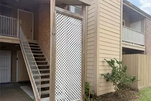 10211 Sugar Branch Dr, Houston, TX 77036 - Photo 11